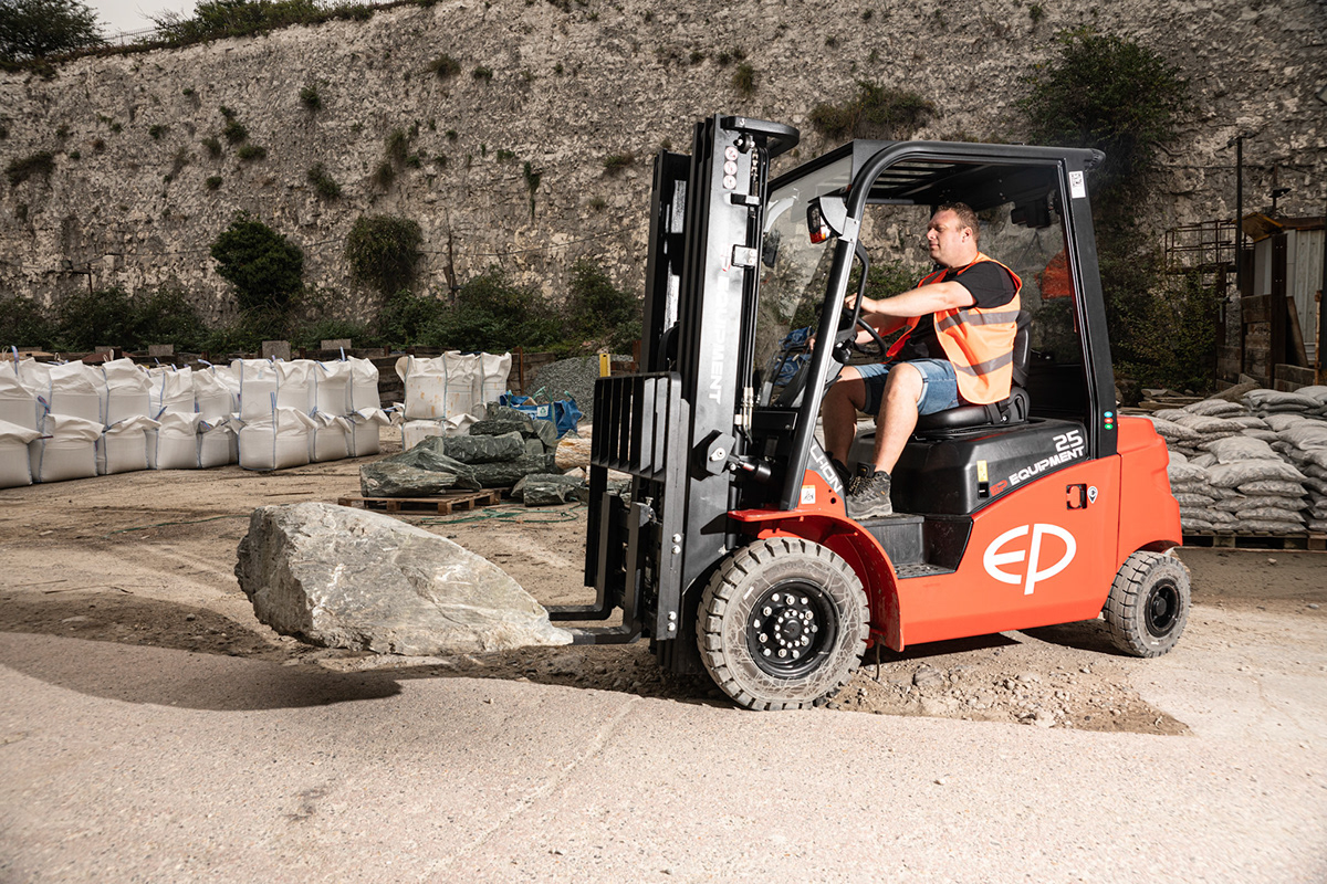 EFL253S i arbeid i pukkverk